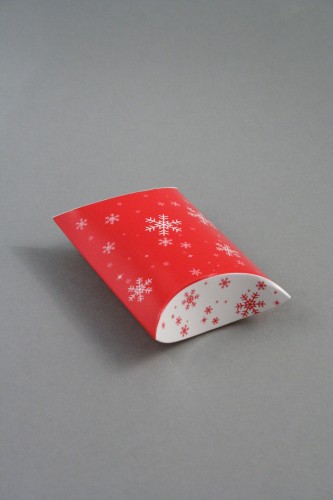 Red and White Christmas Snowflake Pillow Pack Gift Box Size Approx 6.8cm x 6cm x 2.5cm.