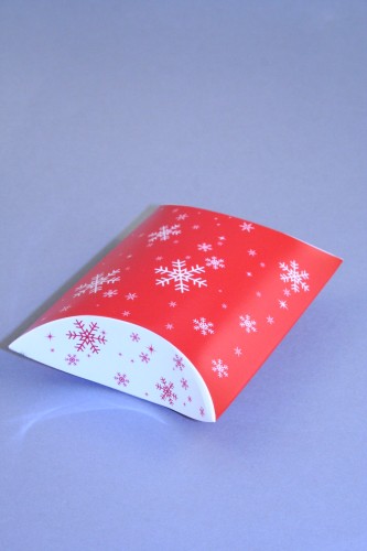 Red and White Christmas Snowflake Pillow Pack Gift Box Size Approx 8.8cm x 8cm x 3cm.