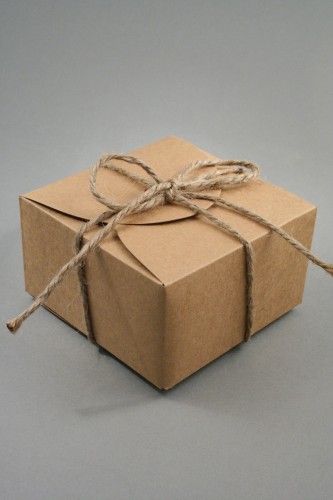 Square Natural Brown Gift Box with String. This Item Comes Flat Packed. Approx Size: 9cm x 9cm x 5cm.